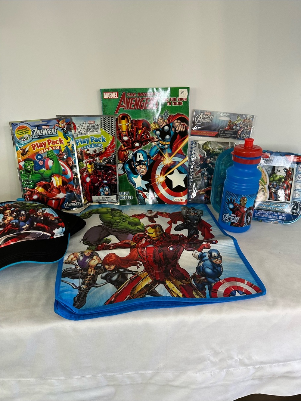 Marvel Avengers Kids Activities Set, Cap with Reusable Tote